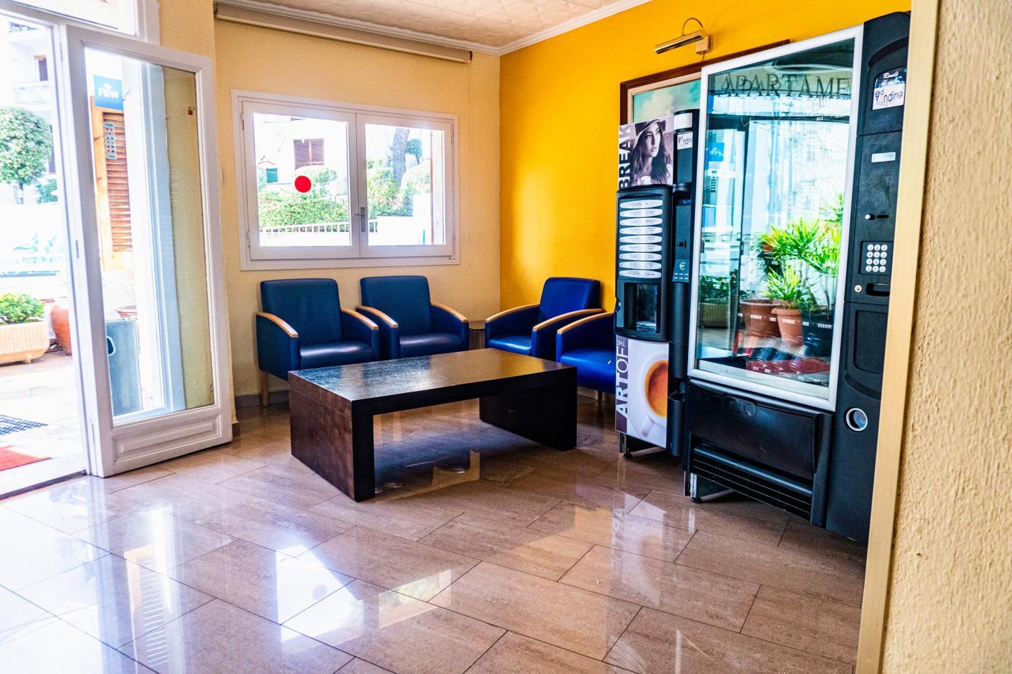 Eva Aparthotel Lloret de Mar Exteriör bild